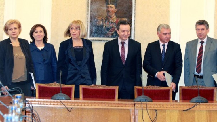 Четири часа преговори ГЕРБ-БСП - различията остават 