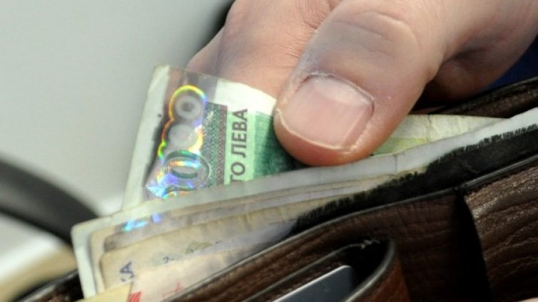 Варненец потроши бившата си и й открадна парите