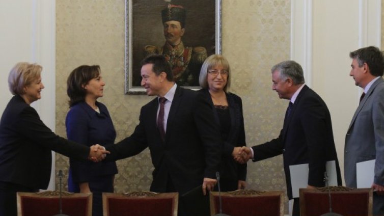 Преговорният подход на ГЕРБ води до "крачка напред, две назад"