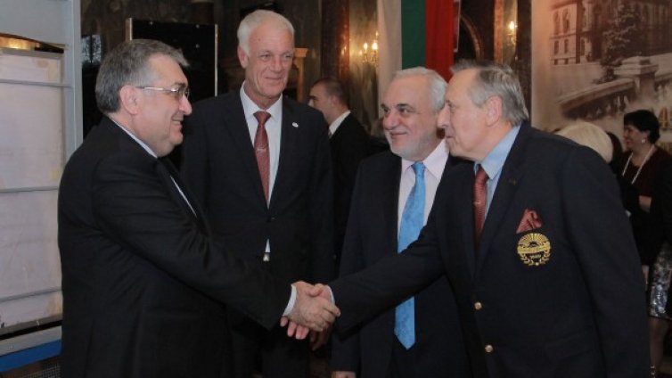 Близнашки: БАН крепи устоите на българската държавност