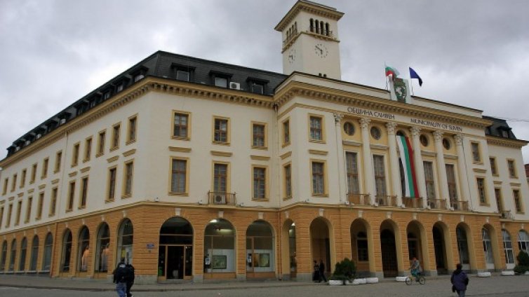 Най-много млади българи живеят в Сливен и Бургас