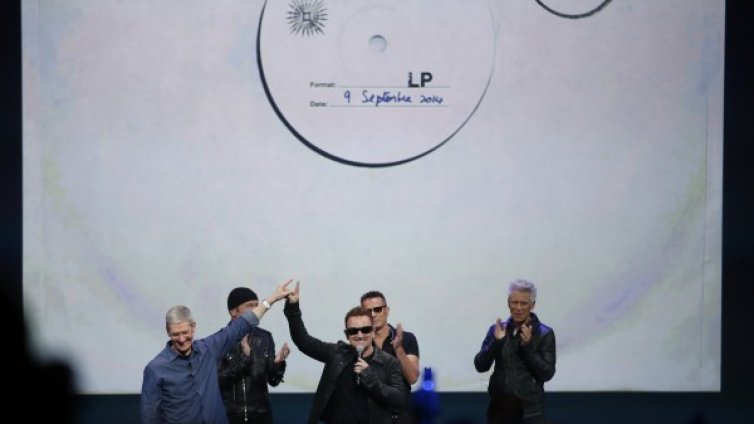 U2 се извиниха за пускането на новия си албум в iTunes