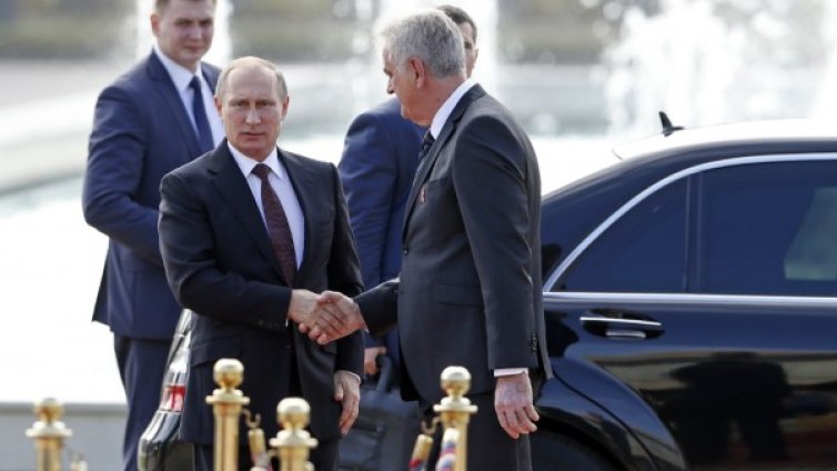 Путин пристигна на посещение в Сърбия