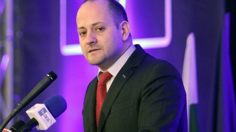 Кънев отвръща: Разумно е да преговарят лидерите