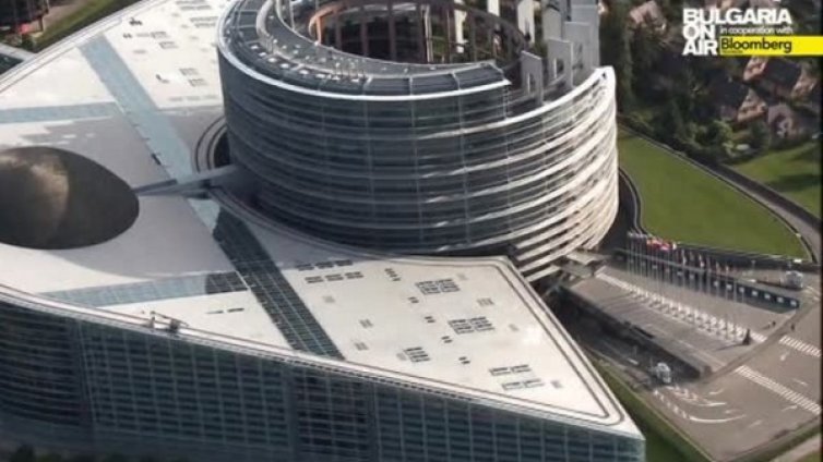 Евродепутати масово си докарват пари над заплатата 