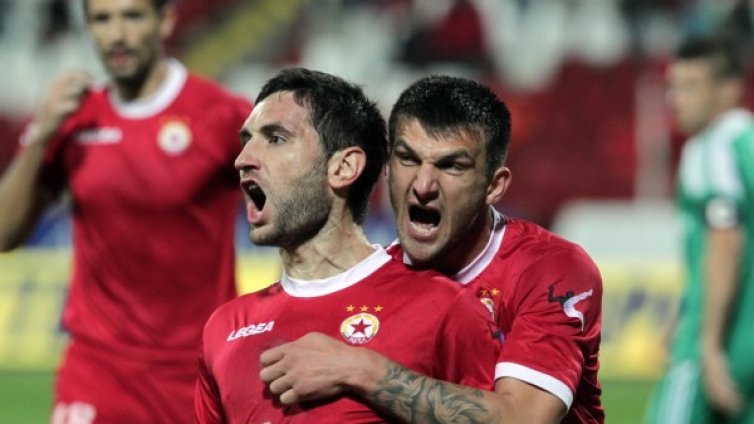 ЦСКА загря за Левски с 2:0 над Литекс
