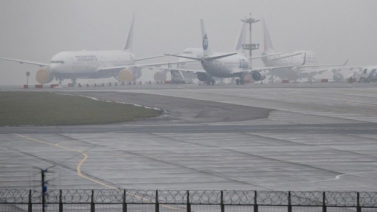 Задържаха за 48 часа шофьора на снегорина, сблъскал се със самолета