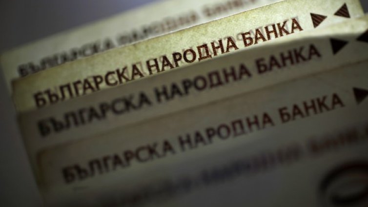 Във Варна: 800 лв. глоба за паркиране в градинка, 200 лв. - за тротоар