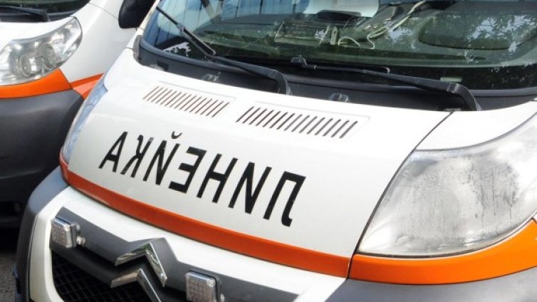 Кола блъсна неправилно пресичаща пешеходка в Благоевград 