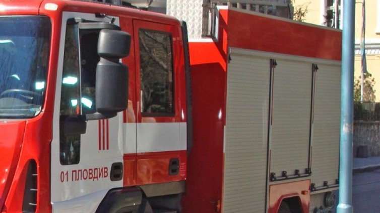 Лек автомобил се запали по време на движение край Пловдив