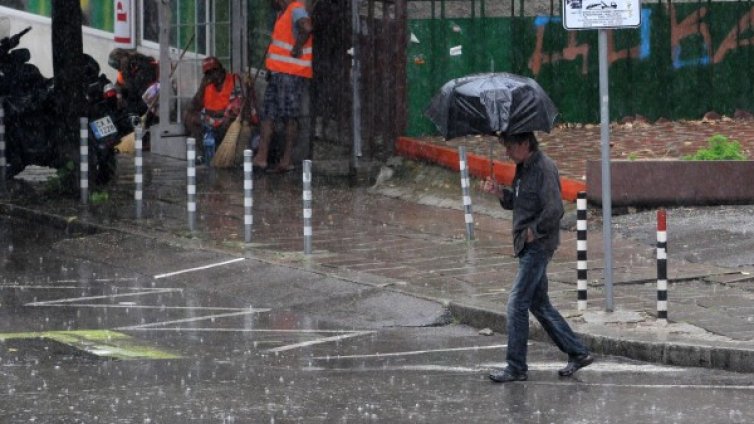 Оранжев код за 17 области в страната за събота