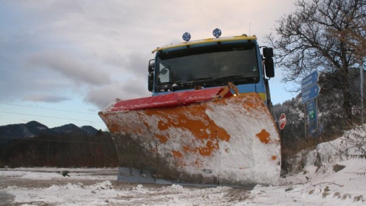 АПИ: Карайте внимателно и със зимни гуми!