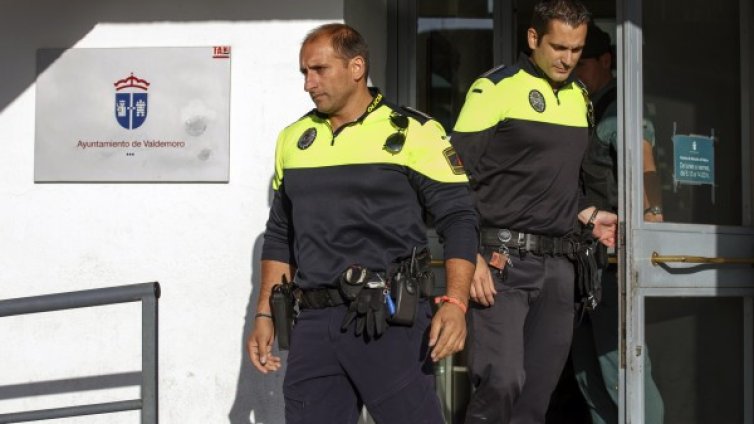 Арестуваха 51 души в Испания при антикорупционна операция 