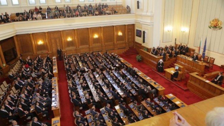 Близо 40 на сто от депутатите са нови лица в парламента
