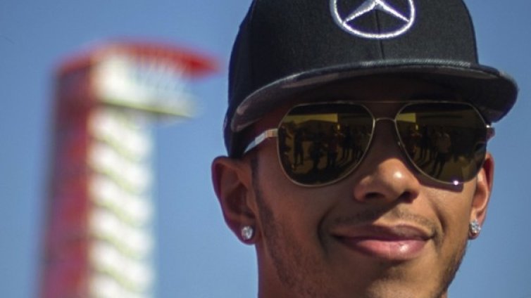 Хамилтън против двойните точки на последния старт