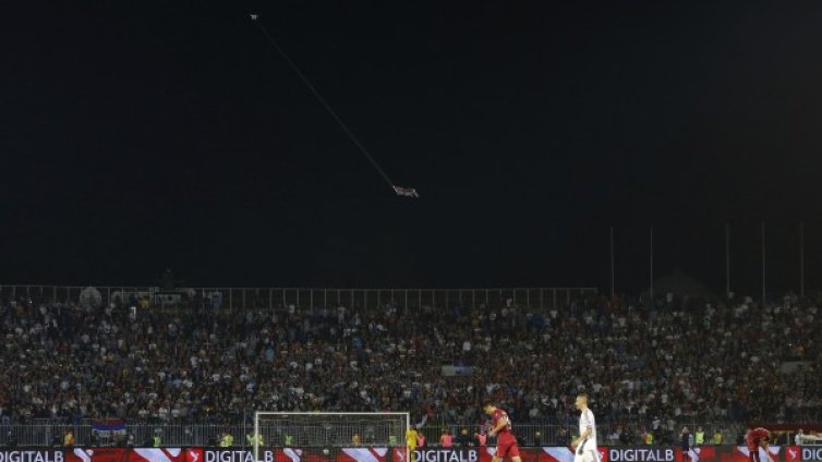 Дронове заплашват дербито на Манчестър