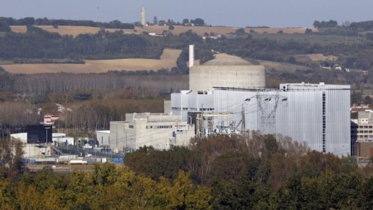 Във Франция разследват полети на дронове над ядрени централи 