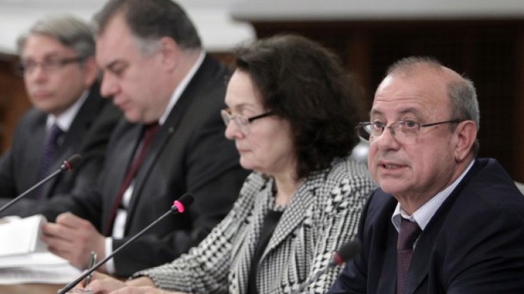 Парите за помощи няма да стигнат без ремонт на бюджета