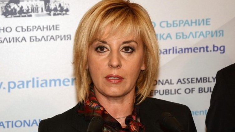 Манолова: Бюджетът "опоскан", а сте харчили нашироко