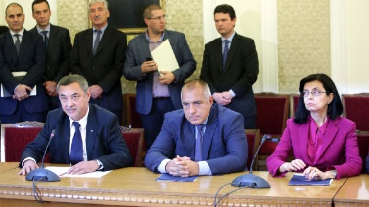 Крехко правителство срещу проблемите на България