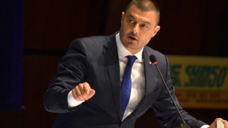 Хората на Бареков гласуват за Борисов, но против кабинета 