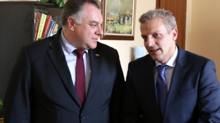 Москов твърд: Търговията ще отстъпи пред медицината!