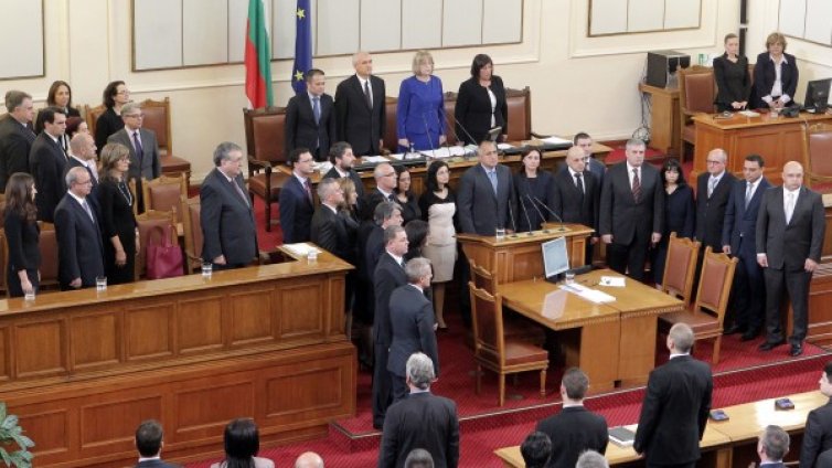 Заради многото министерства администрацията ще набъбне