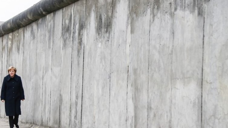 Падането на Берлинската стена е послание  за Украйна и Ирак