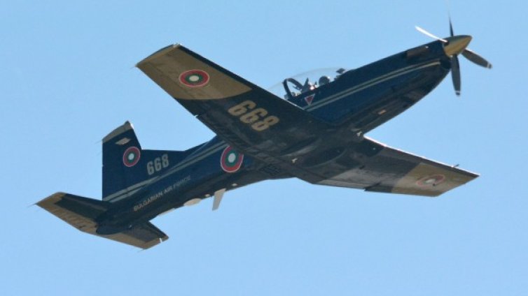 Младите пилоти във ВВС ще летят повече, преди да се качат на изтребител