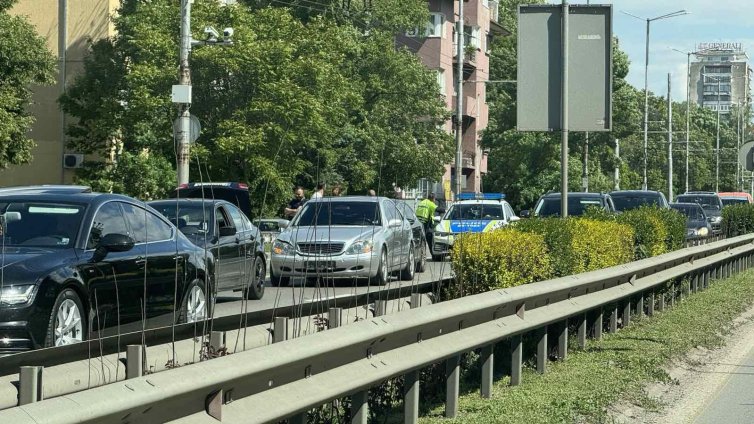 Верижна катастрофа до Орлов мост в София, задръстване на "Цариградско"