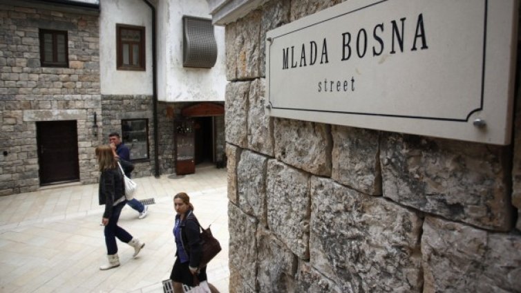 Мироопазването в Босна продължава, Русия - против