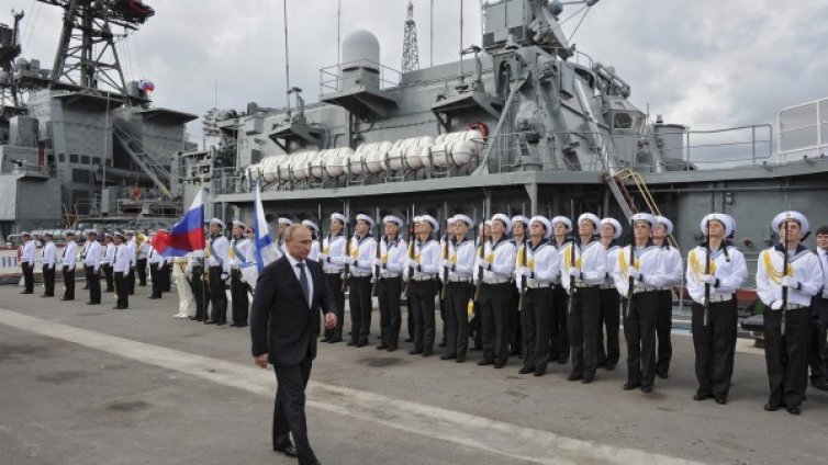 Москва укрепва военно Крим