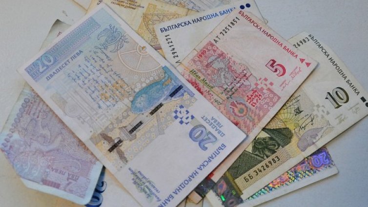 Баба от Шумен даде 350 лв. на ало измамници