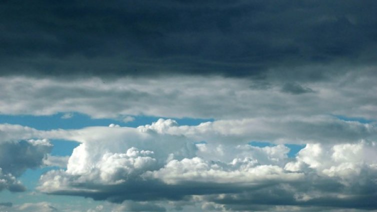 От сряда идват студ и вятър, а нависоко &ndash; сняг