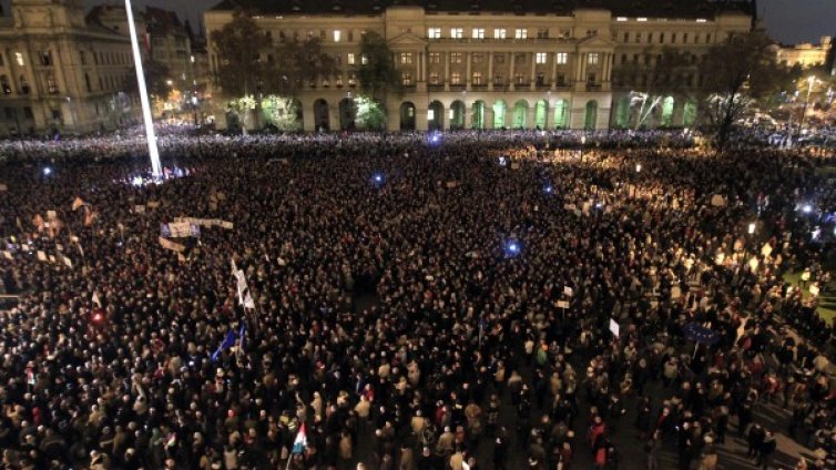 Над 10 000 унгарци протестираха в Будапеща