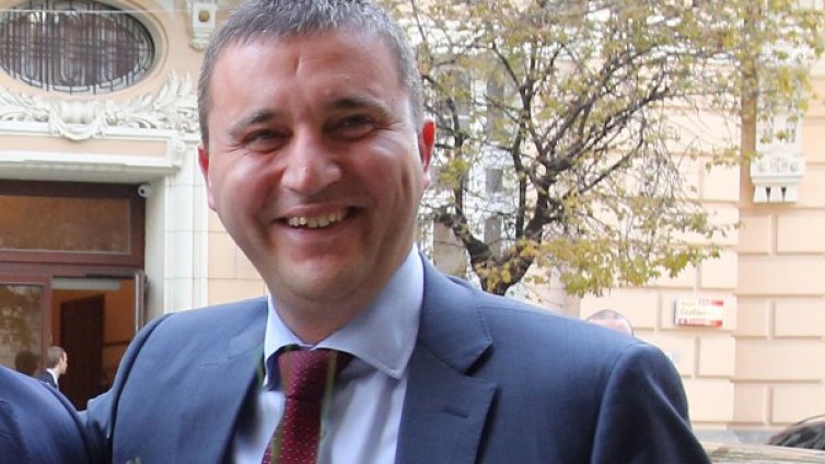 Партиите търсят шеф на БНБ: Мавродиев и Николов няма да са