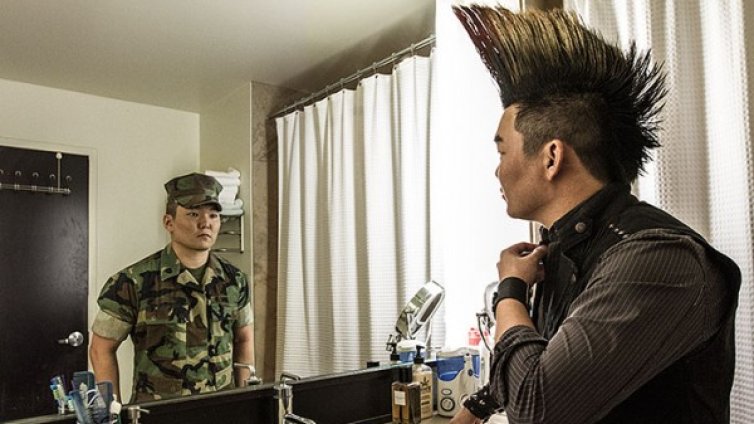 Човекът зад униформата