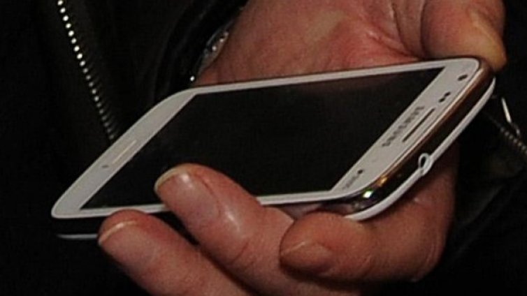 Баба от Царево подари 2000 лева на ало измамник 