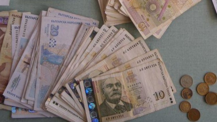 Домакинствата увеличават спестявания със 115 млн. през октомври