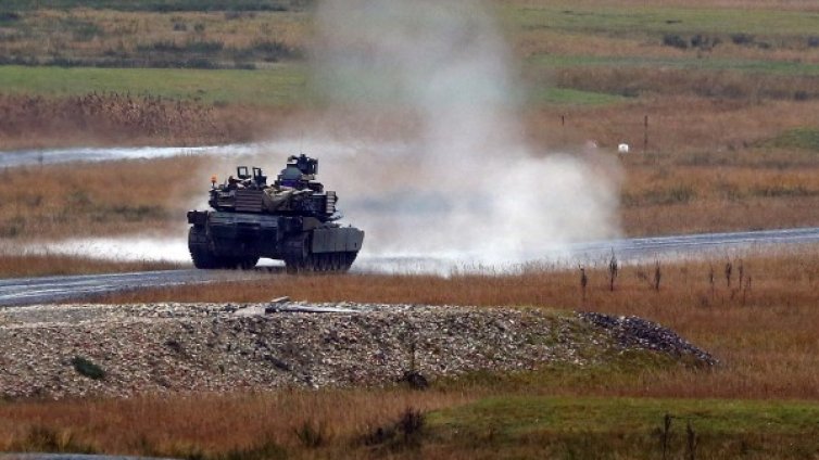САЩ разполагат военна техника в Източна Европа