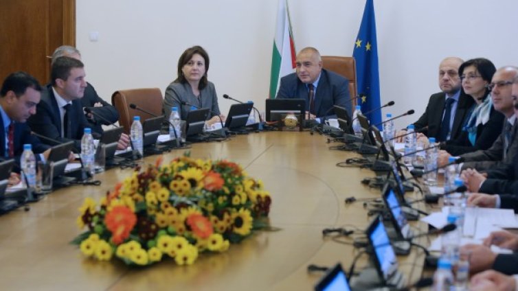 Властта разчита за областни на ексдепутати и губернатори