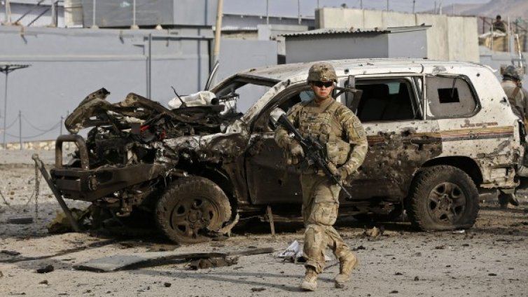 Най-малко четимира загинаха при самоубийствен атентат в Кабул