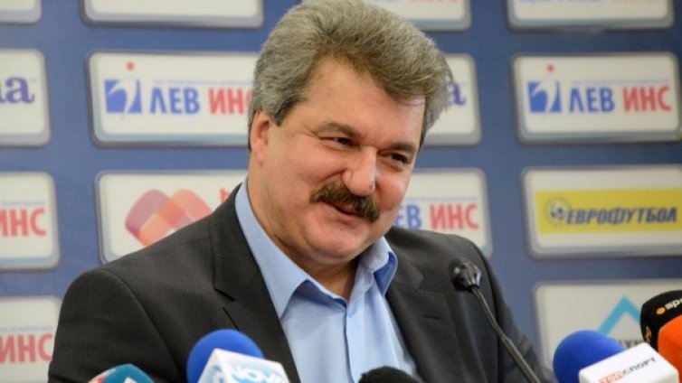  Феновете от "Синя България" скочиха на Тодор Батков