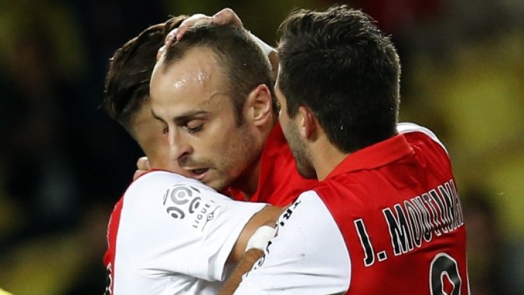 Бербатов с гол при победа на Монако 