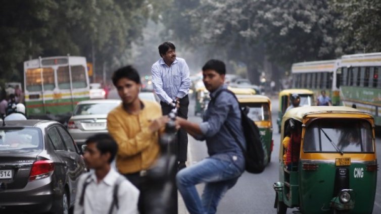 Съд забрани старите коли в Ню Делхи