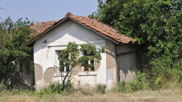 Собственици на къщи на село ги дават без пари 