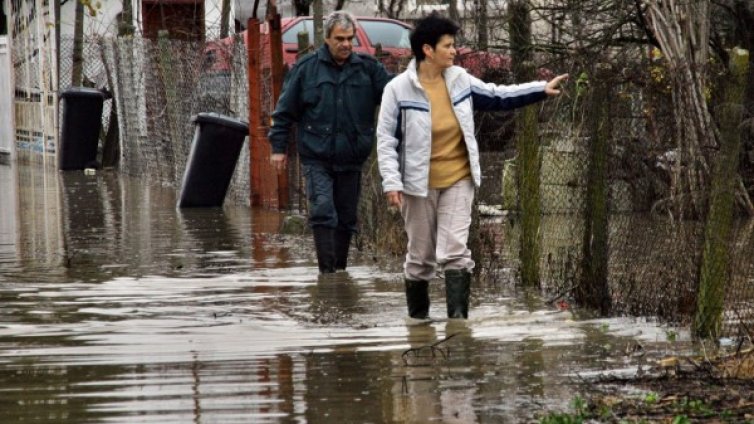 Продължава "червеният" код за тревога за Тунджа при Елхово