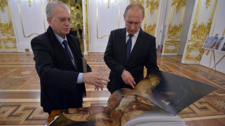 Путин подари на Ермитажа яйце-часовник на Фаберже