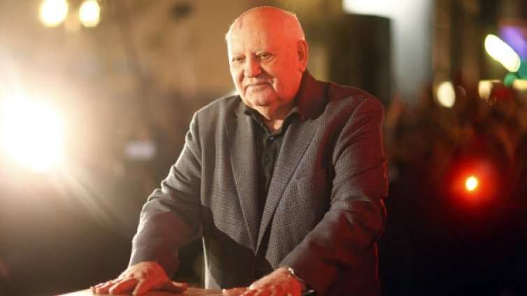 Горбачов призова за "размразяване" на международните отношения