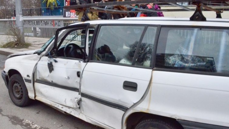 Един човек загина, а 15 са ранени в катастрофите през последните 24 часа